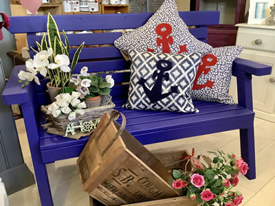 Gifts - Cushions & containers